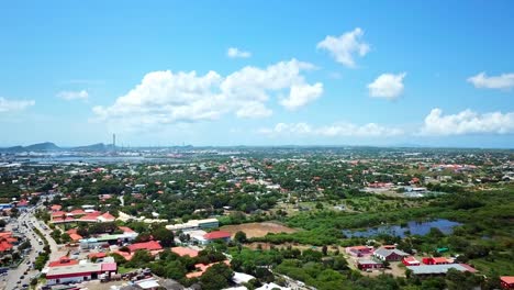 荷蘭加勒比海島庫拉考 (curacao) 威廉斯塔德 (willemstad) 住宅區的空中圖像娃娃