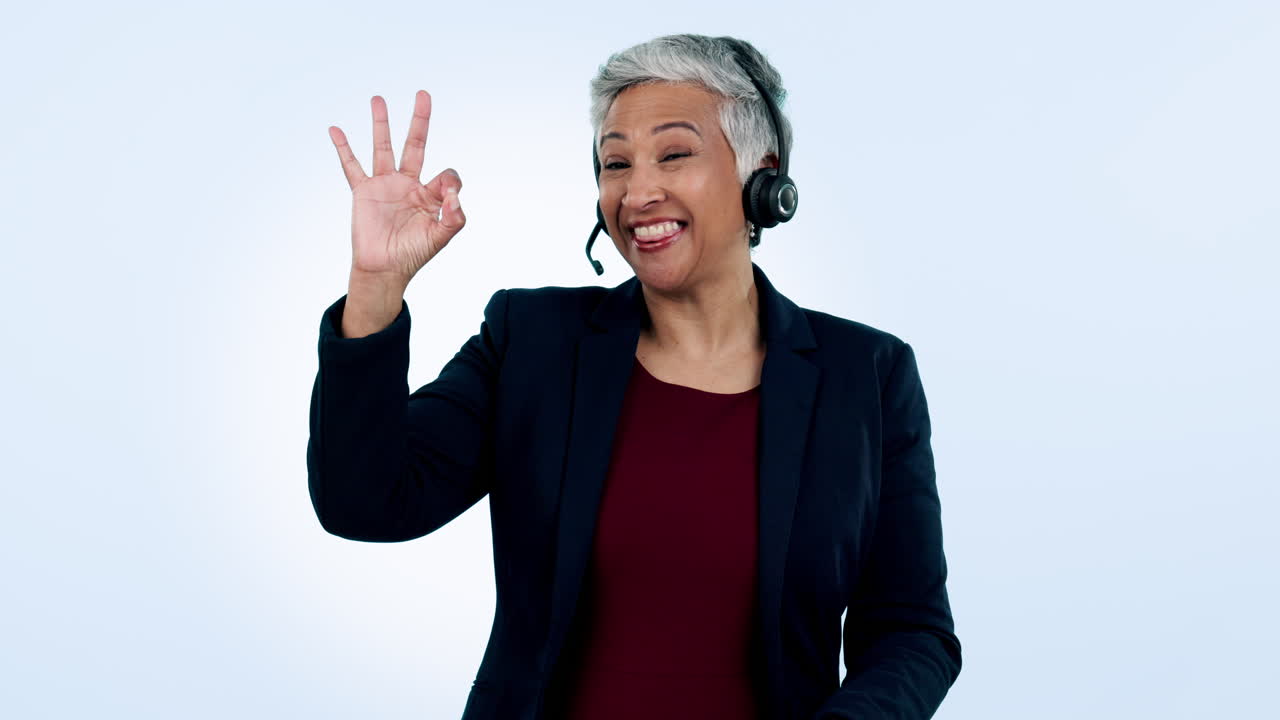 centro de llamadas, maduro o cara de mujer de negocios