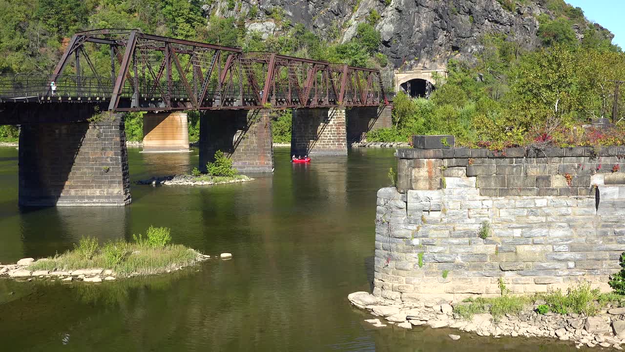 하퍼스 페리 웨스트 버지니아에서 포토맥 강과 셰넌도어 강이 합류하는 강 래프팅