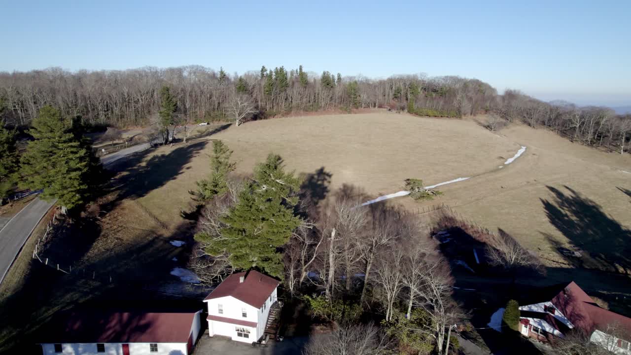 antena de la granja de montaña cerca de blowing rock nc, carolina del norte