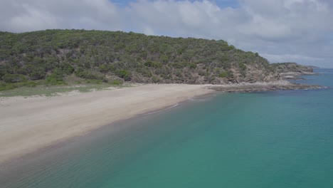 Acercándose-A-La-Playa-De-Arena-Blanca-De-Butterfish-Bay-En-La-Isla-Great-Keppel,-Costa-De-Capricornio,-Qld-Australia