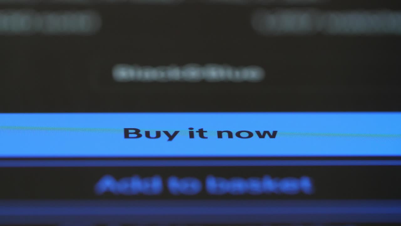 매크로 손가락을 만지면 지금 구입하라 버튼을 누르면 스마트폰에서 아마존에서 쇼핑을 할 수 있습니다.