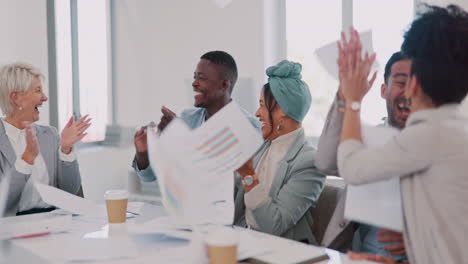 Business-people,-throwing-paper