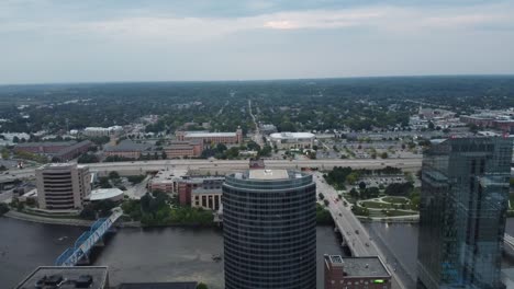 Wide-shot-of-city-skyscraper-at-sunset