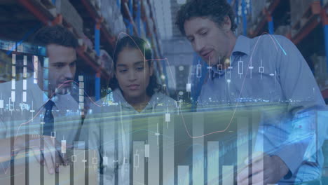 supervisores de almacén estudiando en una computadora portátil 4k