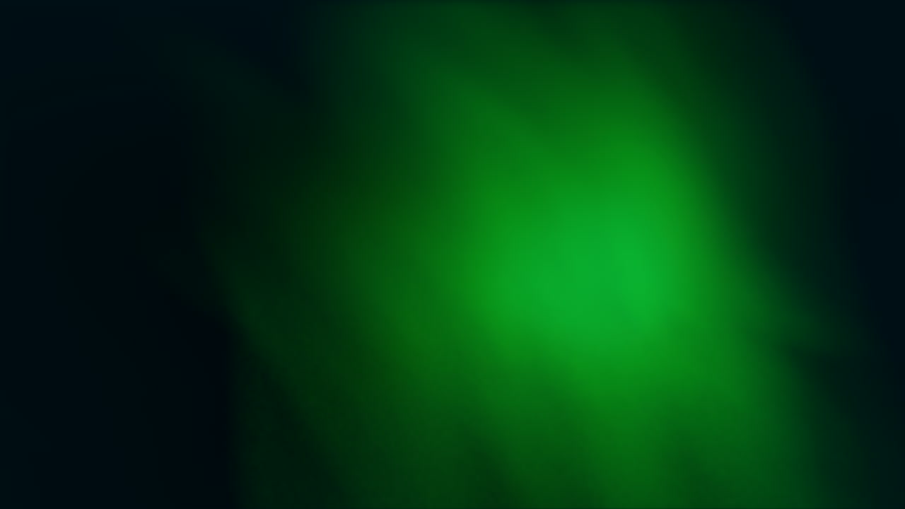 luz verde de la aurora boreal en la oscuridad