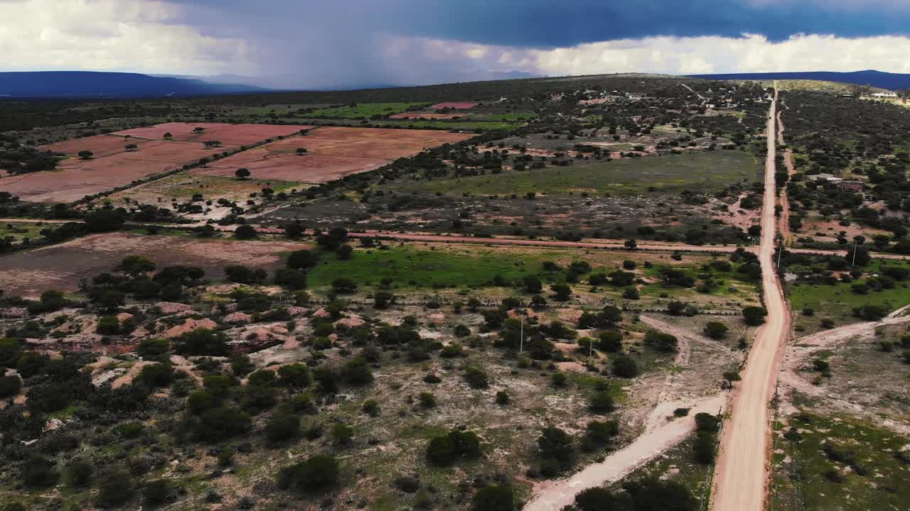 aerial de las rutas mineras históricas en mineral de pozos