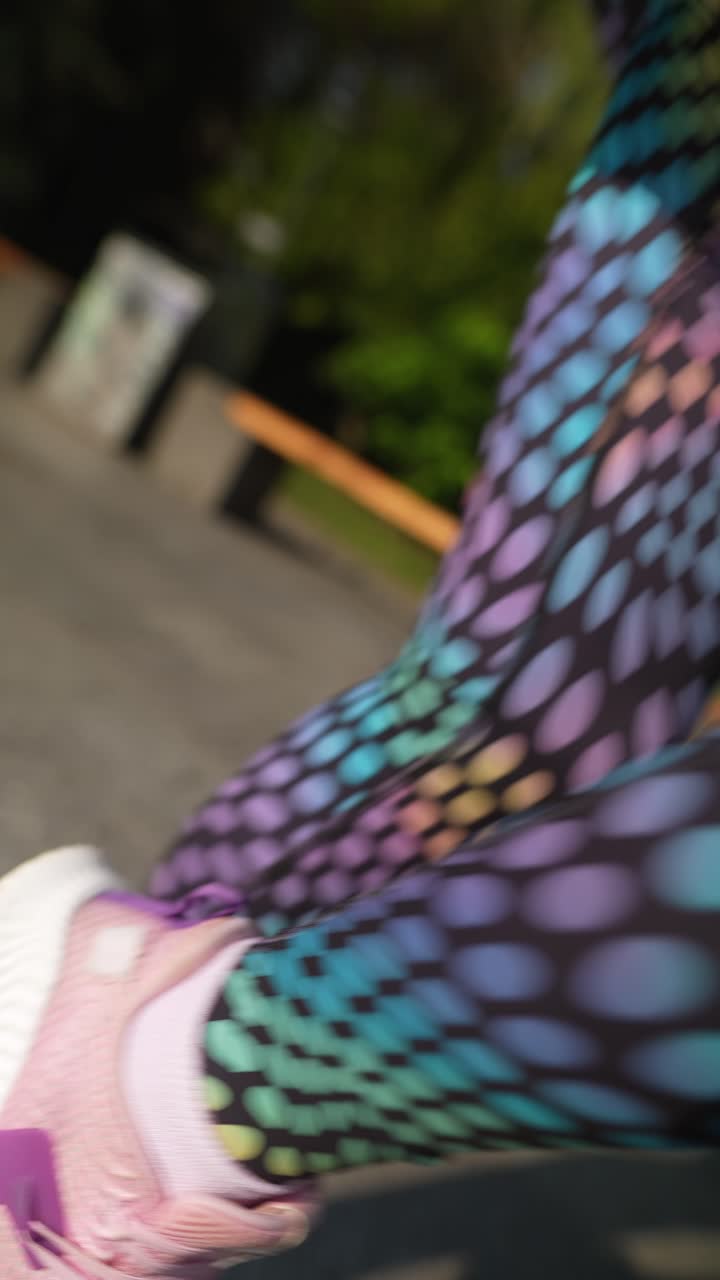 공원에서 달리는 여자