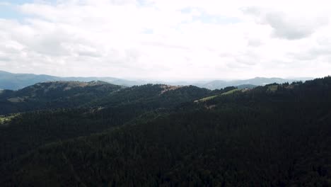 Amazing-mountains-in-Apusesni,-Romania