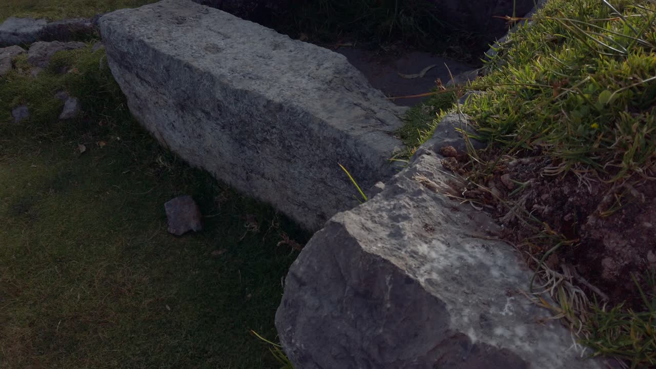 쿠스코, 페루 - 쿠실루차요크 와 달 사원 을 가로지르는 고대 인카 길 -  ⁇ 업  ⁇