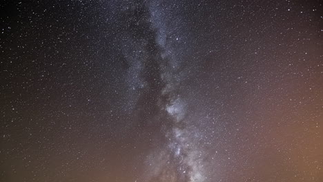 Cielo-Estrellado-Nocturno,-Vía-Láctea-En-El-Horizonte-Nocturno,-Hermoso-Día-Oscuro,-Estrellas-Brillando