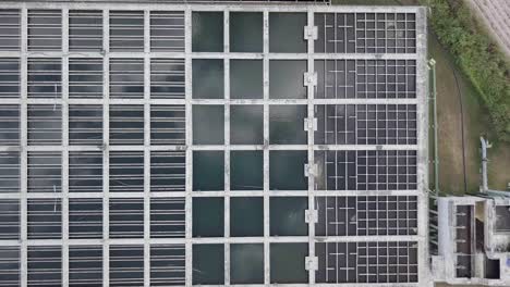 vista aérea de la instalación de tanques de tratamiento de agua