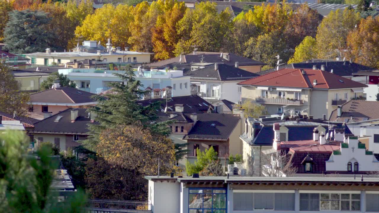 메란 의 일부 -  ⁇ 빛 이 있지만 바람 이 불는 가을 날 에 메라노