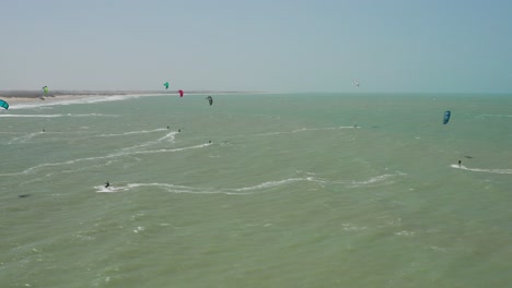 antena: viaje de kitesurf en el norte de brasil, playa desierta