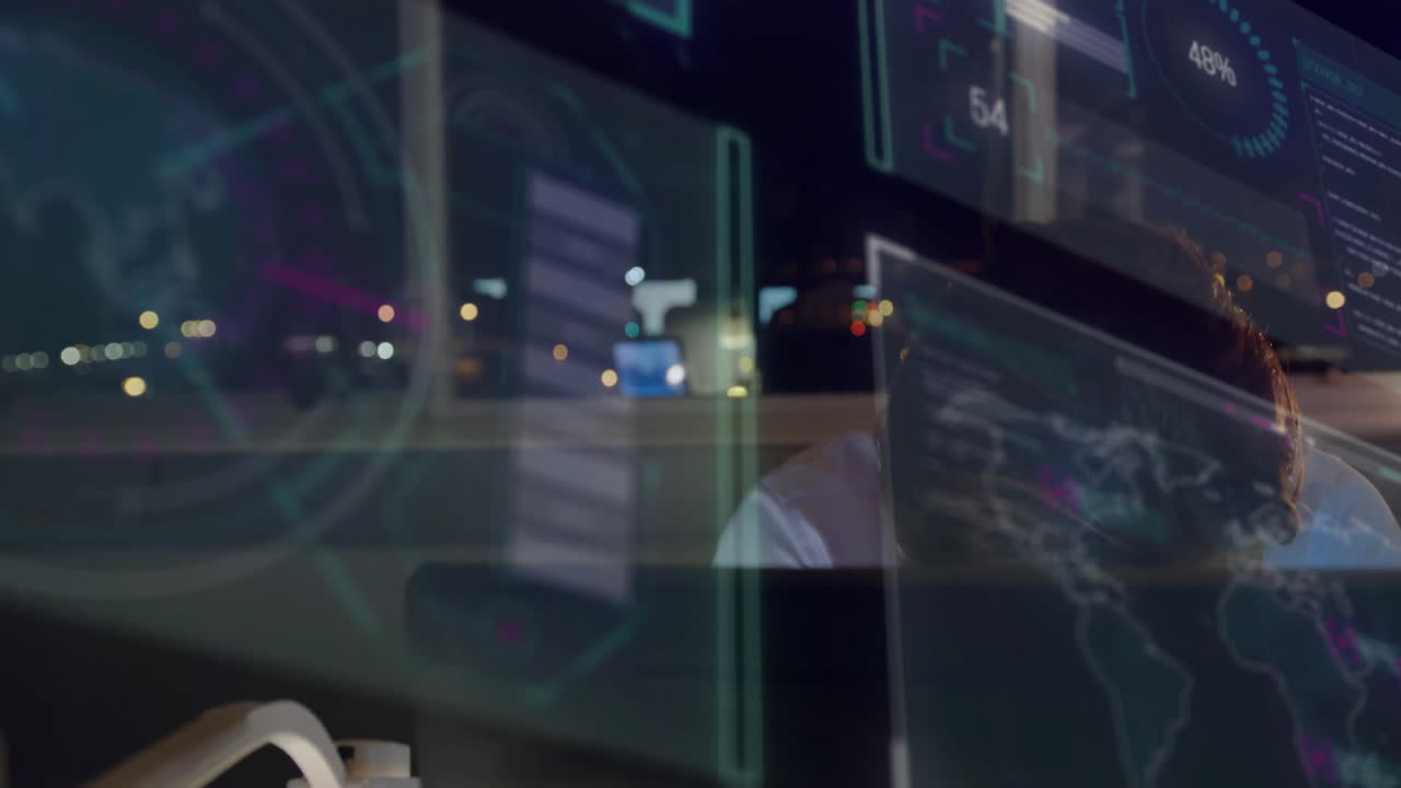 컴퓨터에 의해 백인 남성 위의 화면에서 디지털 데이터 처리의 애니메이션