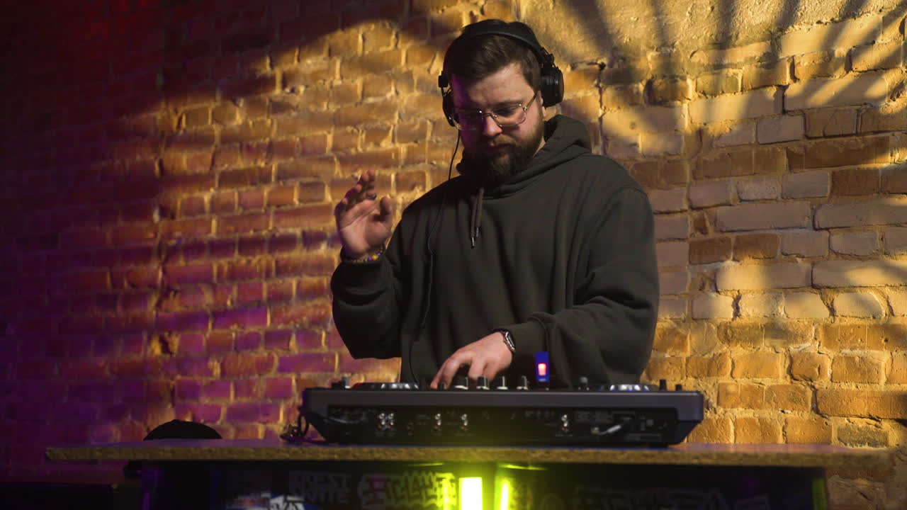 Man with black cap djing at the disco