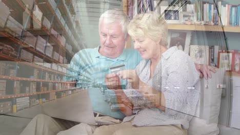 pareja de ancianos caucásicos en distanciamiento social comprando en línea en casa
