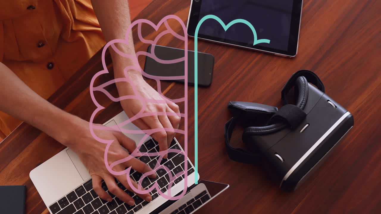 animación de un procesamiento de datos sobre una mujer caucásica usando una computadora portátil