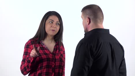 pareja discutiendo