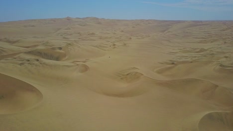 Hermoso-Paisaje-Desértico-Con-Dunas-De-Arena-Desde-Un-Dron-Aéreo