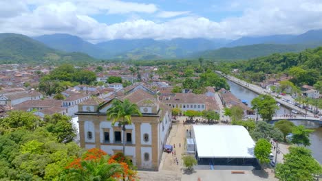 Paraty,-Río-De-Janeiro,-Rj,-Brasil,-Vista-Panorámica,-Imágenes-De-Drones-Y-Cultura-Brasileña-De-Montaña,-Iglesia-Antigua,-Ciudad-Histórica