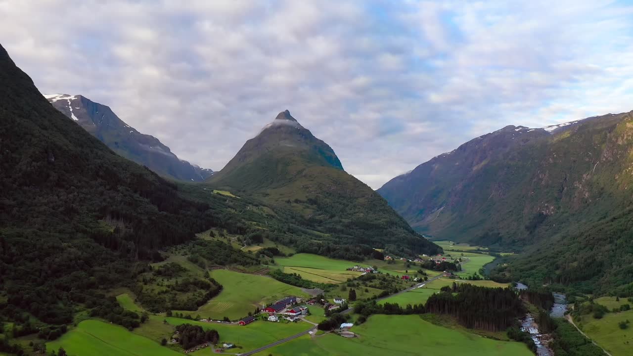 Droneoptagelser af smuk natur i Norge.