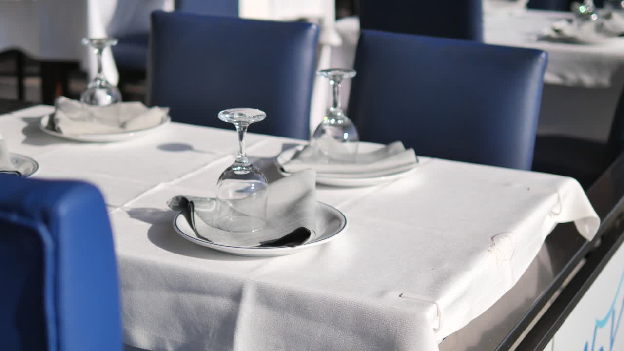 야외 레스토랑 테이블 설정