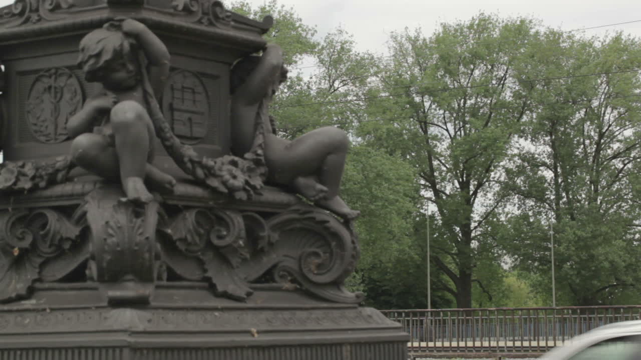 красный поезд в гамбурге