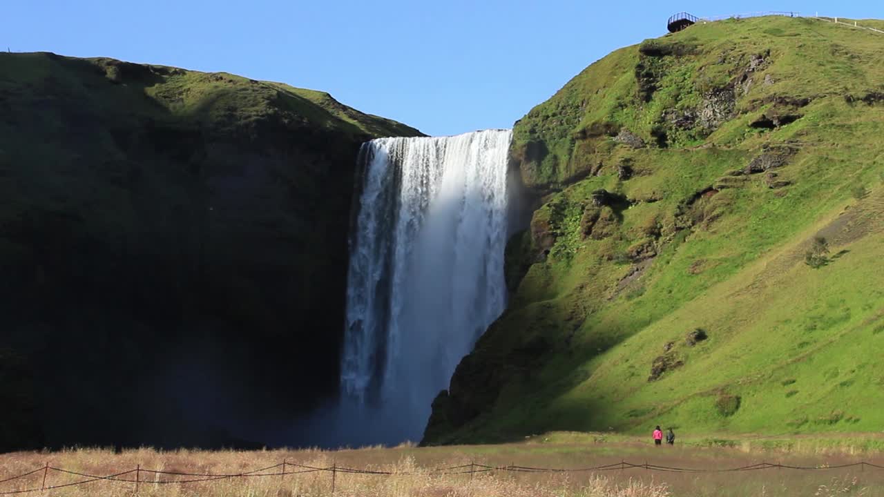 cascada islandesa, famosa atracción turística, skogarfoss en el sur de islandia