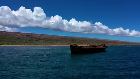 Antena-Sobre-El-Icónico-Naufragio-De-Kaiolohia-En-La-Isla-Hawaii-De-Lana&#39