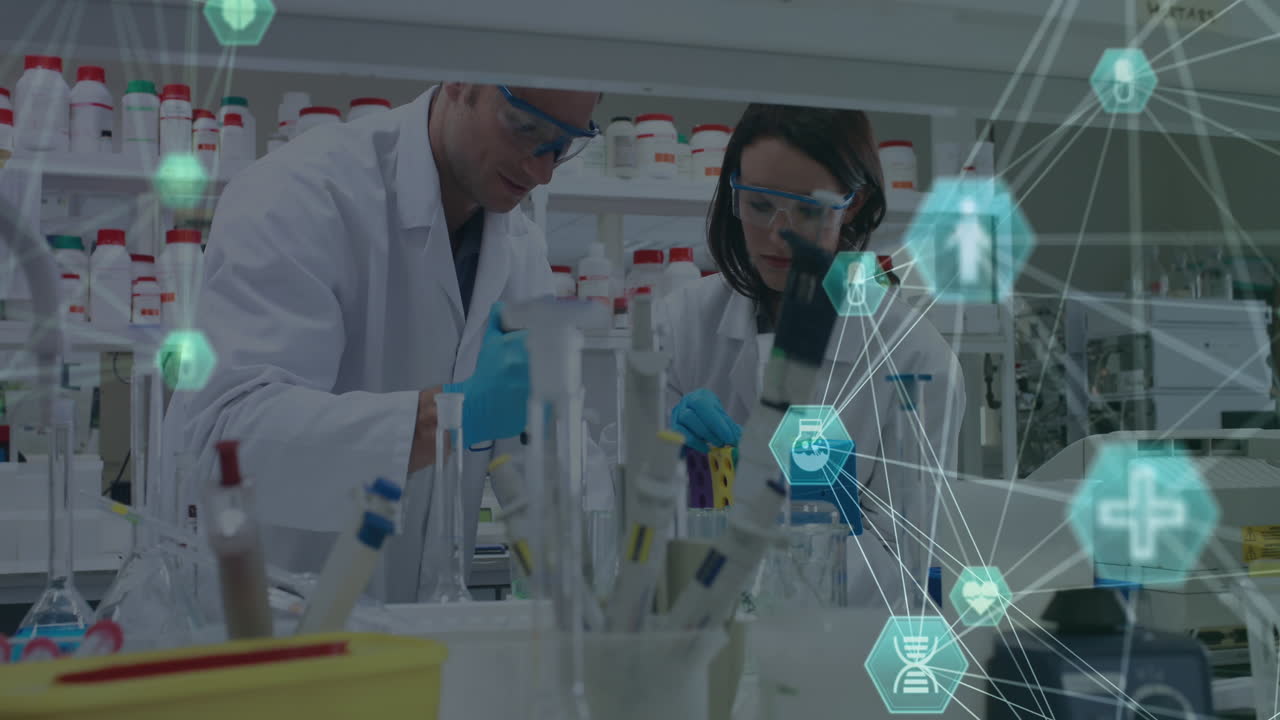 vídeo compuesto digital de la red de conexión con la interfaz de los iconos médicos contra los científicos