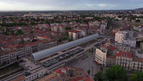 Saint-Roch-Bahnhof-Montpellier-Frankreich-Luftdrohnenaufnahme-Morgen-Große-Ansicht