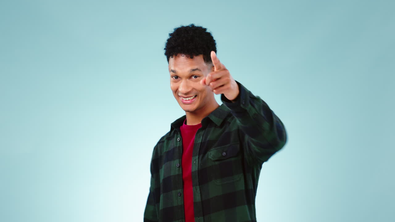 bienvenida, invitación y cara de hombre de negocios