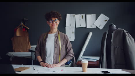 diseñador de moda en el trabajo