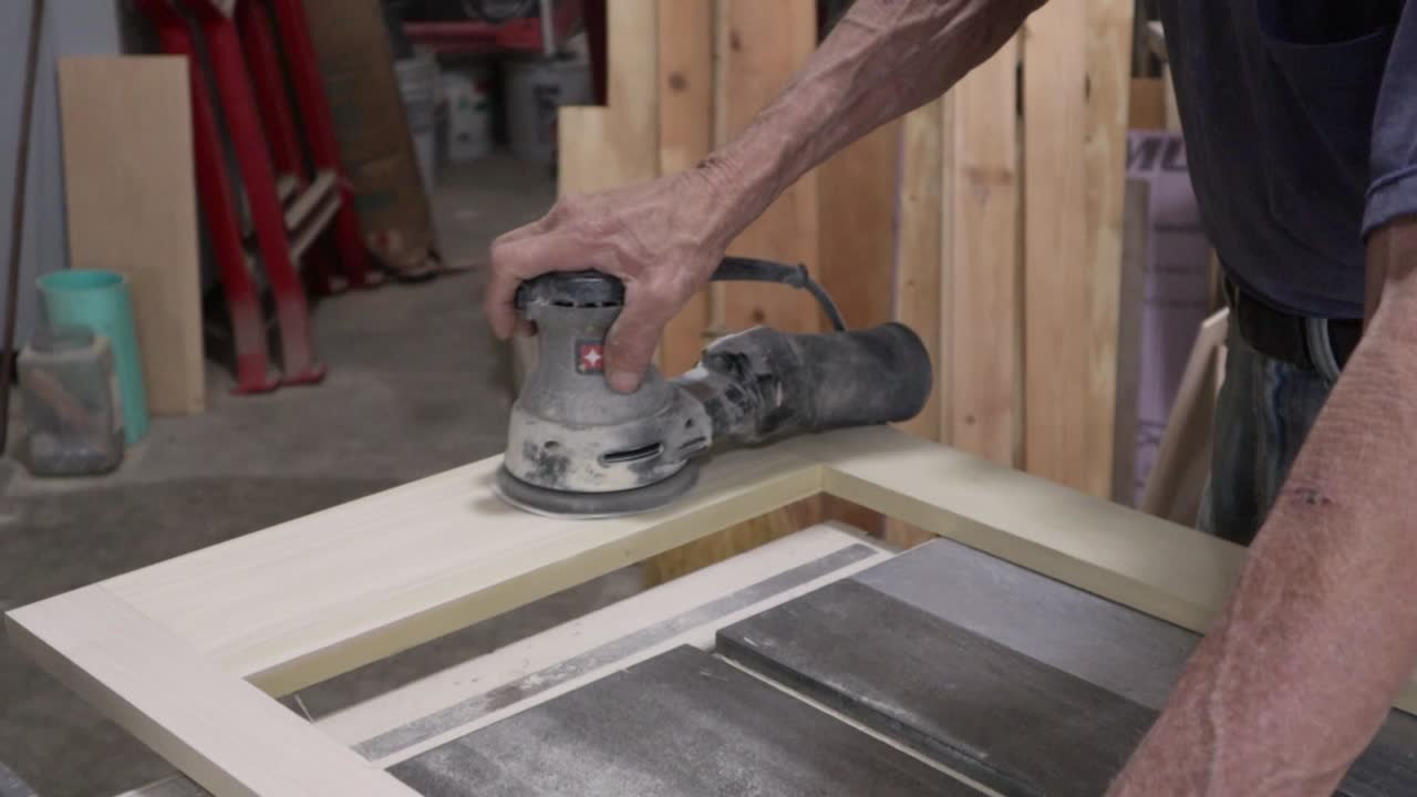 Man Sands Piece for Cabinet