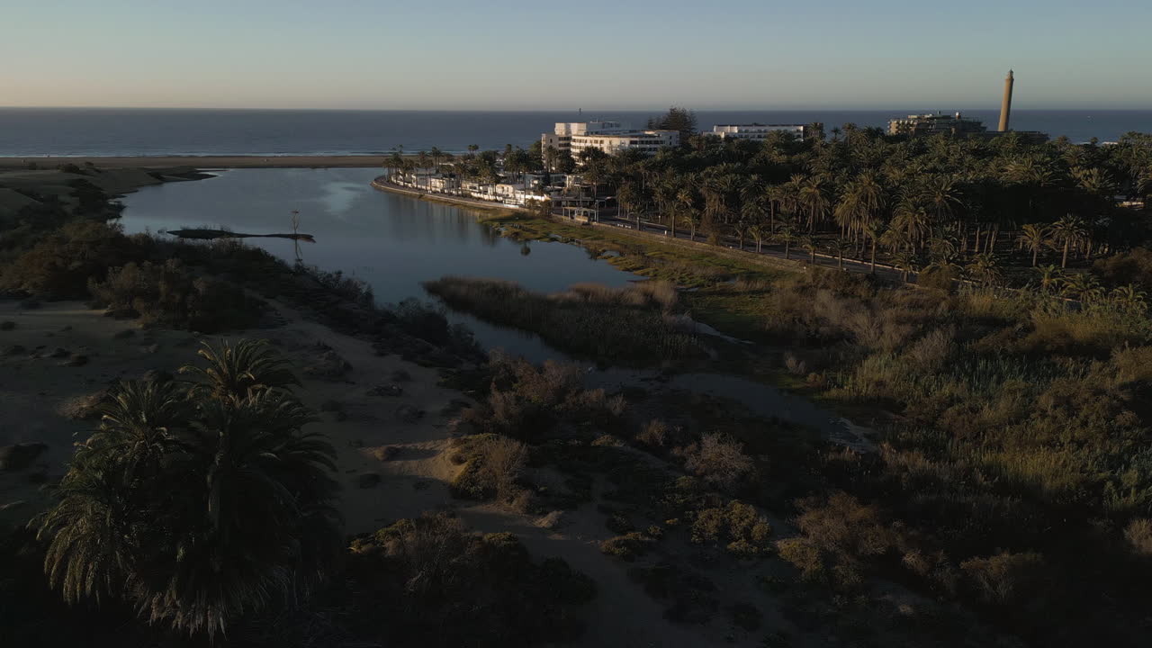 la magia de la playa de maspalomas: delicias aéreas al amanecer en gran canaria, una maravilla natural
