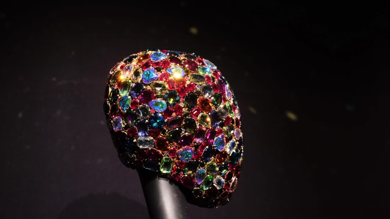 복잡한 보석 머리 장식