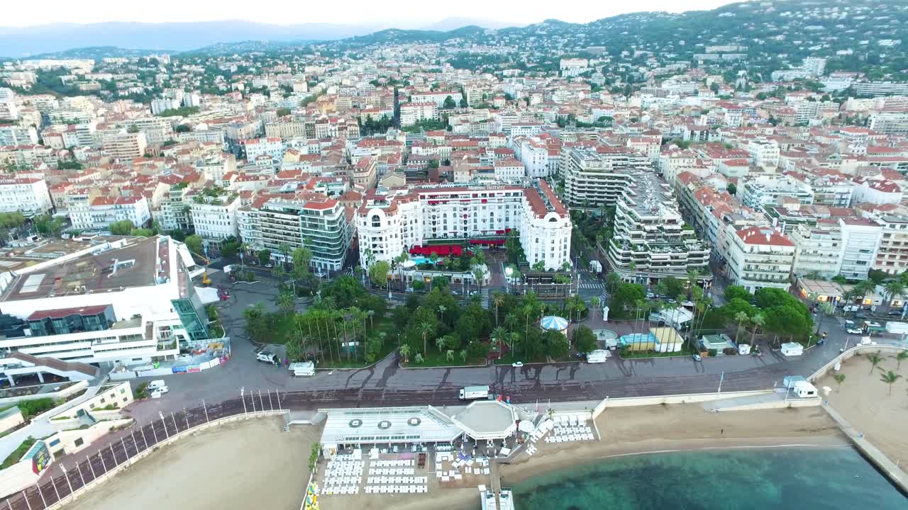 vista aérea de cannes al atardecer