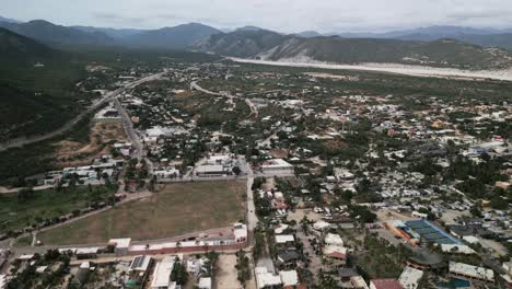 aerial de la ciudad de los barriles en el municipio de la paz, baja california sur, méxico