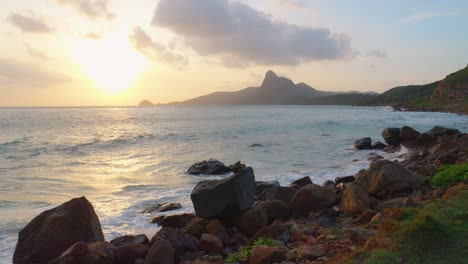 Küste-Der-Insel-Con-Dao-In-Vietnam-Bei-Sonnenuntergang-Oder-Sonnenaufgang