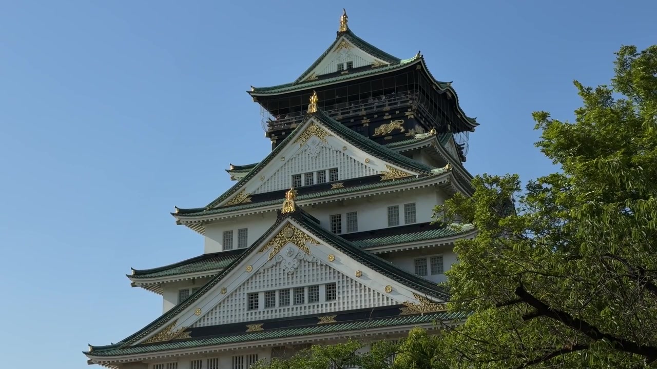 Torre principale del Castello di Osaka in Giappone, esterno di edificio simbolo del periodo Azuchi-Momoyama