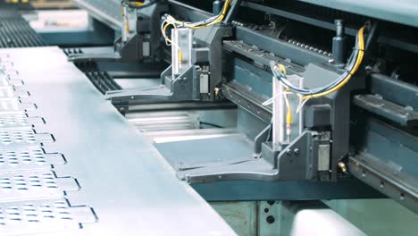 Special-robotic-technology-with-clips-moving-steel-sheet-along-conveyor-line