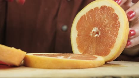 cortar naranjas a bordo