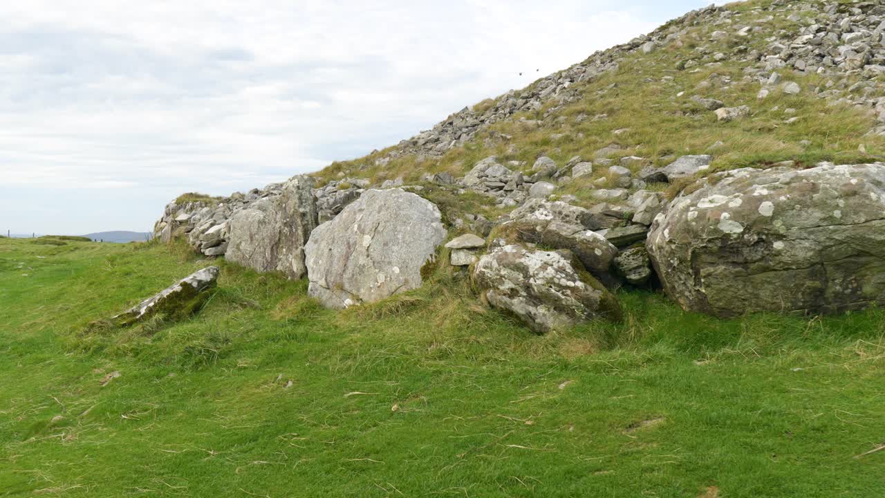 Oldtidens gravkamre ved Loughcrew, Irland, fremkalder mystik og historisk spænding