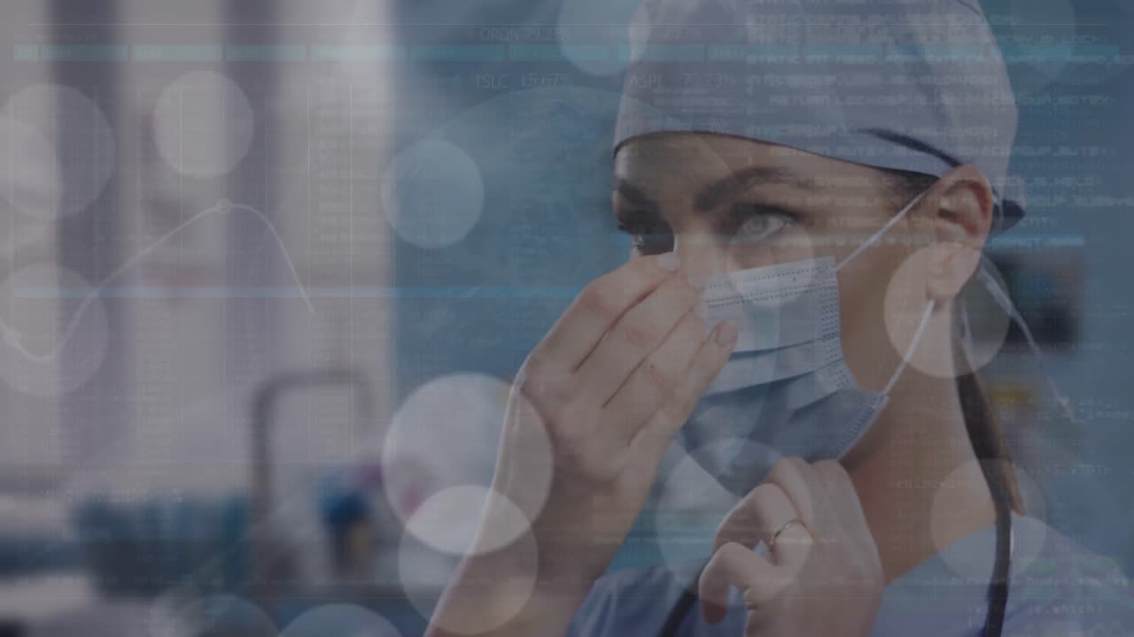 animación de procesamiento de datos sobre médico caucásico con vial