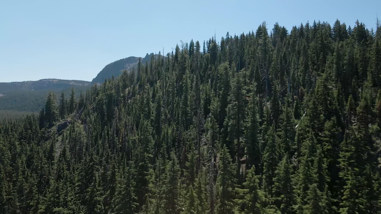 Drone shot revealing Paulina Peak in La Pine, Oregon