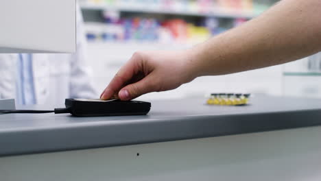 Pharmacist-putting-pills-on-the-counter