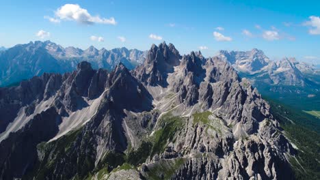 Parque-Natural-Nacional-Tre-Cime-En-Los-Alpes-Dolomitas.-Hermosa-Naturaleza-De-Italia.