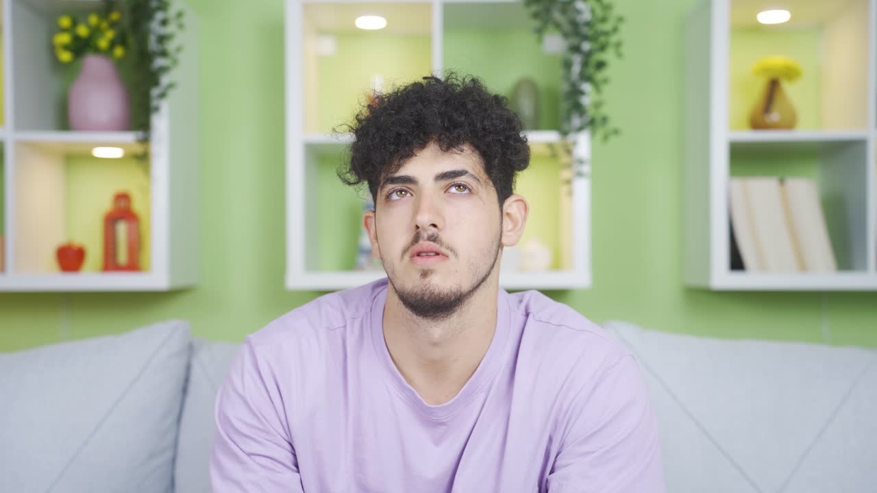 우울한 젊은이.