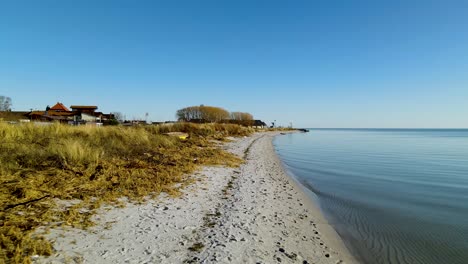 Houses-By-The-Beach-In-Kuznica-Poland---aerial-shot